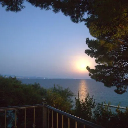 Отель Evripidis *