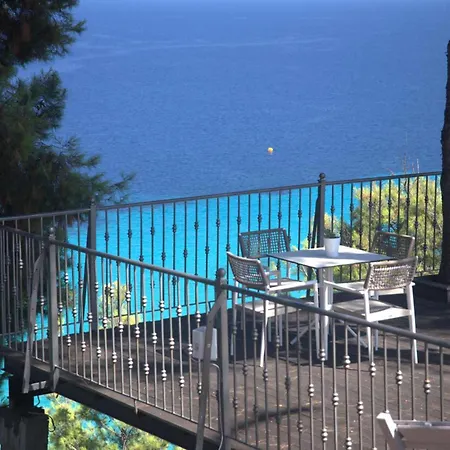 Evripidis Hotel *